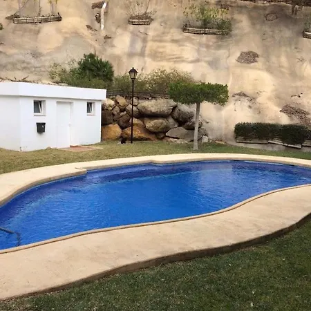 Oasis 4 - - Sleeps 4 *