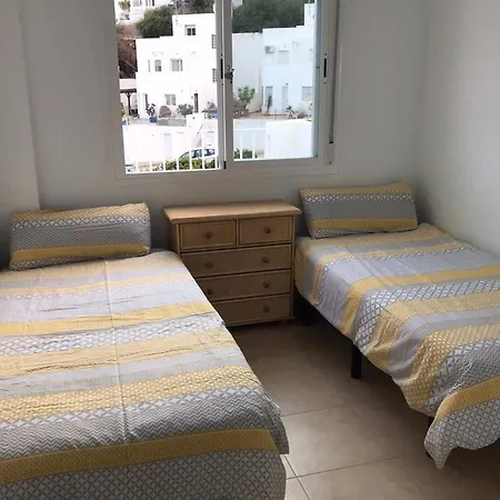Oasis 4 - - Sleeps 4 *