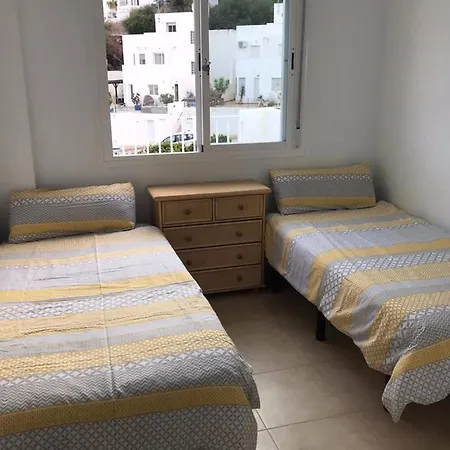 Oasis 4 - - Sleeps 4 *